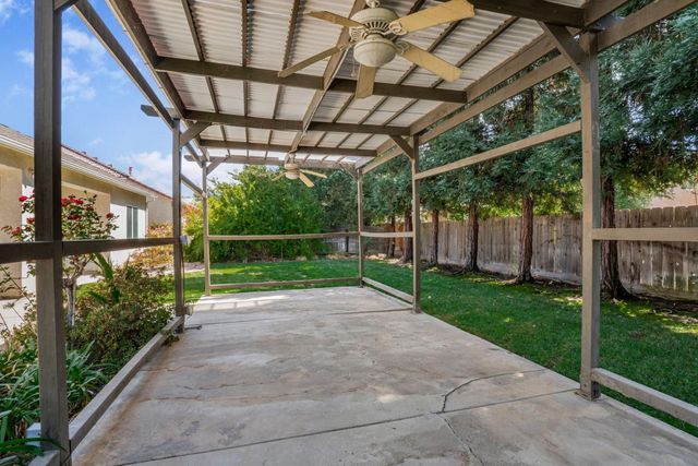 2935 E Omaha Avenue, Fresno, CA 93720
