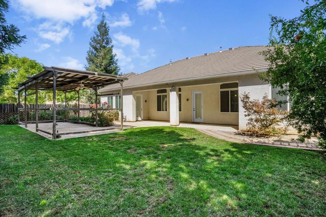 2935 E Omaha Avenue, Fresno, CA 93720