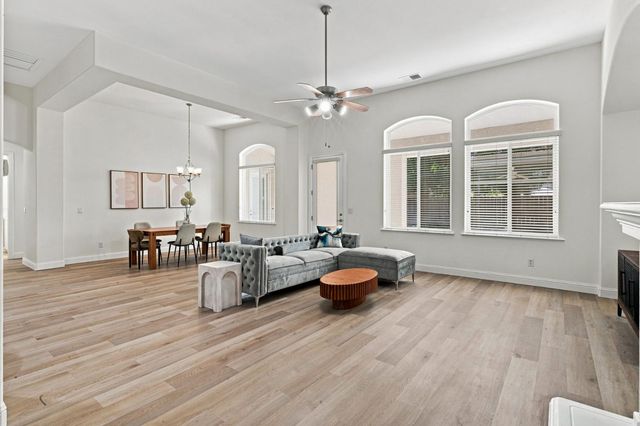 2935 E Omaha Avenue, Fresno, CA 93720