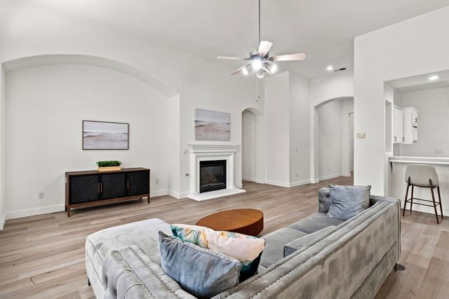 2935 E Omaha Avenue, Fresno, CA 93720