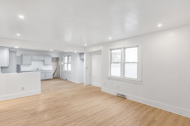 7335 Wiegand Boulevard, City Of Center Line, MI 48015