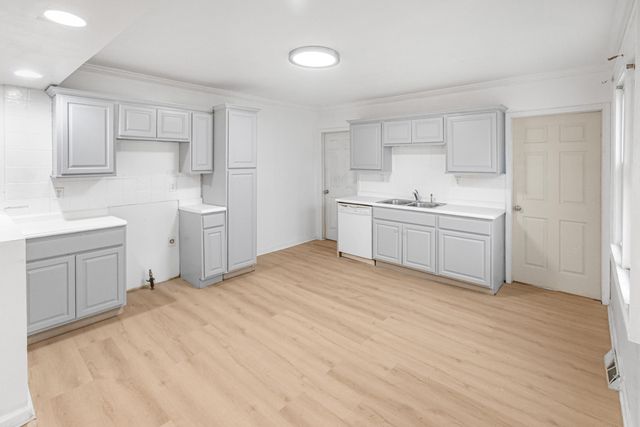 7335 Wiegand Boulevard, City Of Center Line, MI 48015