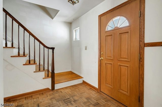 7 Manchester Dr, Hanover Twp., NJ 07981