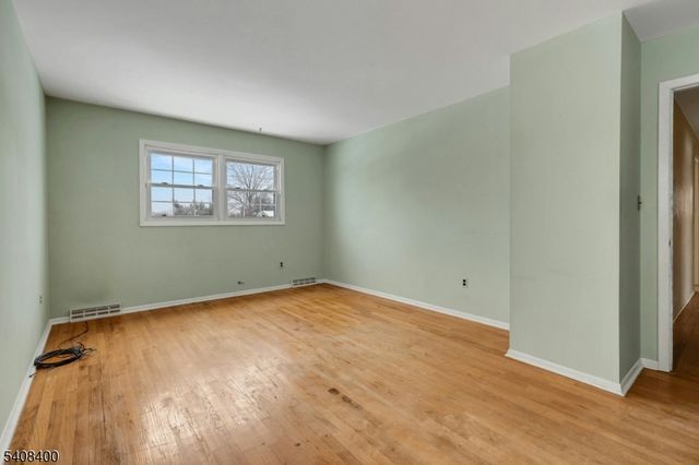 7 Manchester Dr, Hanover Twp., NJ 07981