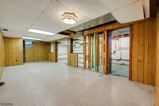 7 Manchester Dr, Hanover Twp., NJ 07981