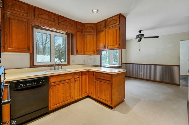 7 Manchester Dr, Hanover Twp., NJ 07981