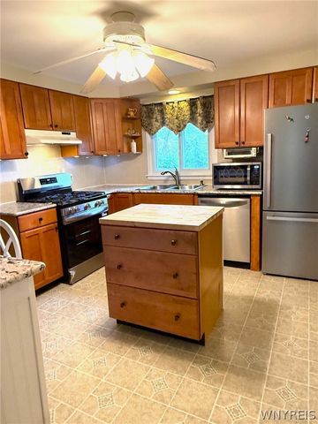 4540 West Overlook Drive, Clarence, NY 14221