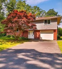4540 West Overlook Drive, Clarence, NY 14221