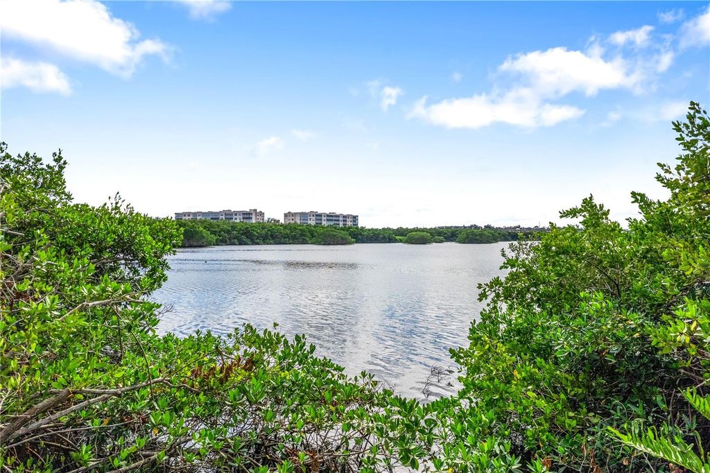 Image 17 of property listing at 9996 KEY HAVEN ROAD, Seminole, FL 33777