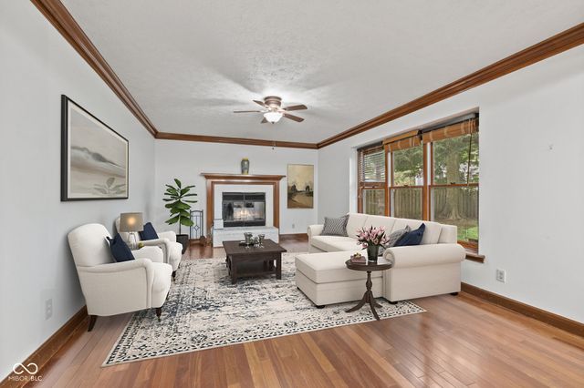 738 Howe, Carmel, IN 46032