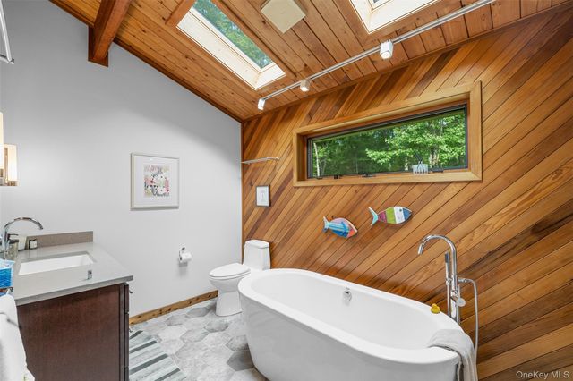 253 York Lake Estates Road, Barryville, NY 12719