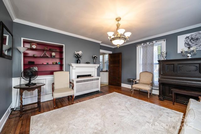 221 3rd Street NE, Hickory, NC 28601