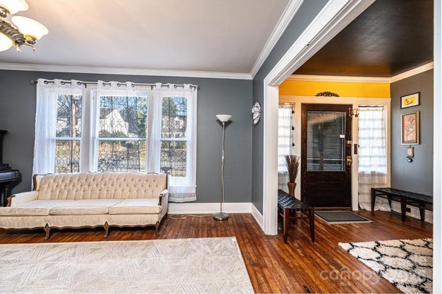 221 3rd Street NE, Hickory, NC 28601