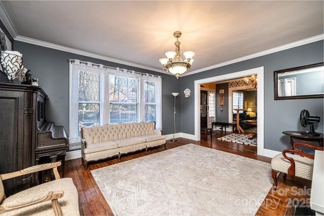 221 3rd Street NE, Hickory, NC 28601