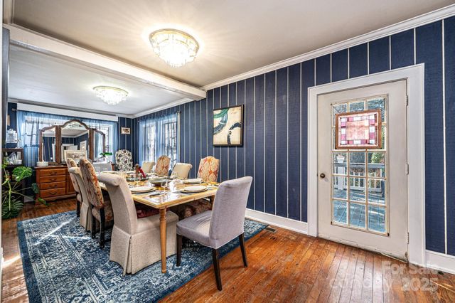 221 3rd Street NE, Hickory, NC 28601