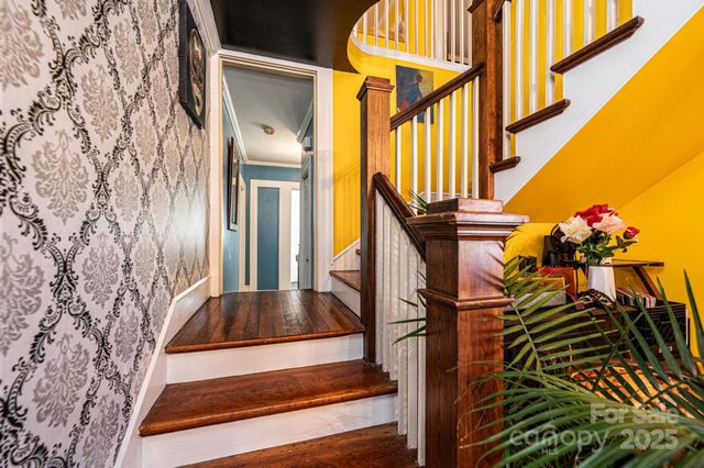 221 3rd Street NE, Hickory, NC 28601