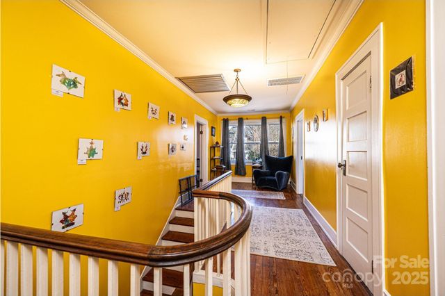 221 3rd Street NE, Hickory, NC 28601