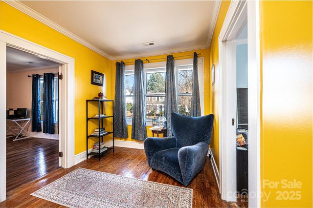 221 3rd Street NE, Hickory, NC 28601