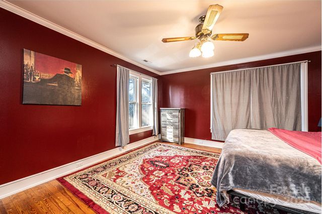 221 3rd Street NE, Hickory, NC 28601