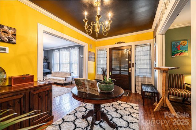 221 3rd Street NE, Hickory, NC 28601