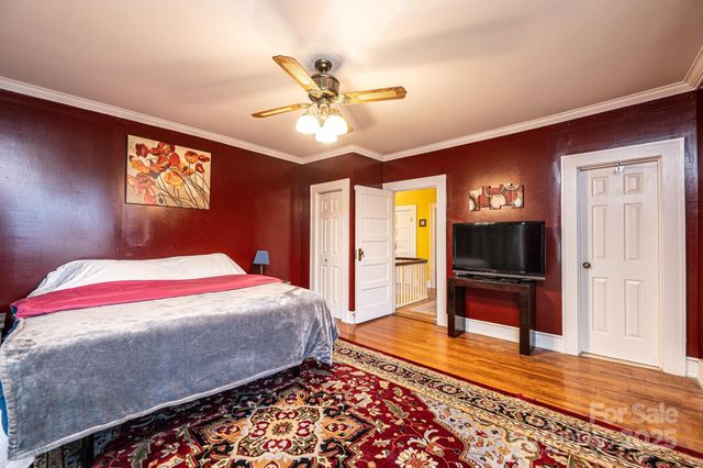 221 3rd Street NE, Hickory, NC 28601