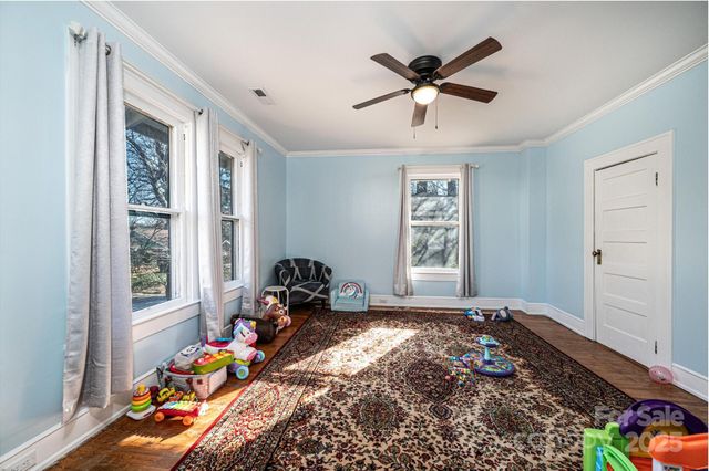 221 3rd Street NE, Hickory, NC 28601