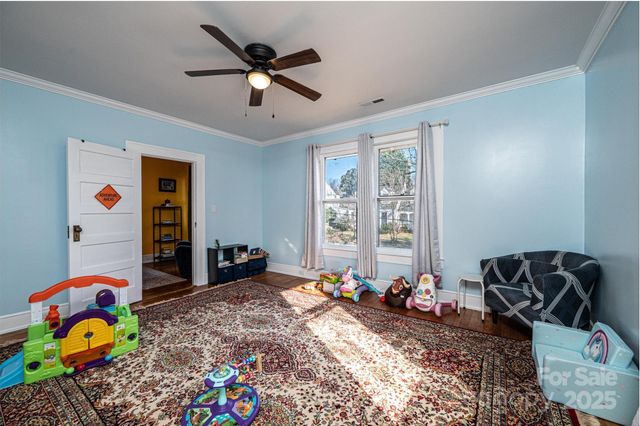 221 3rd Street NE, Hickory, NC 28601