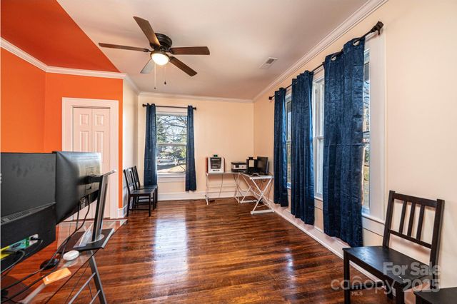 221 3rd Street NE, Hickory, NC 28601