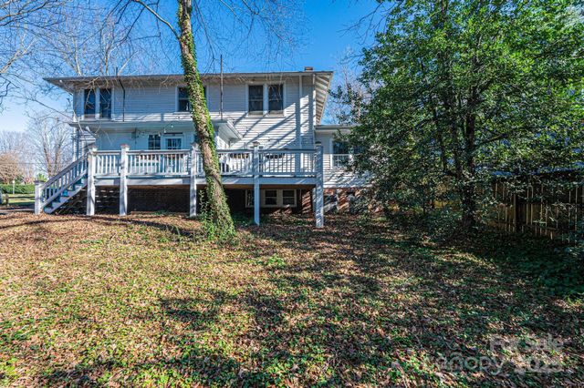 221 3rd Street NE, Hickory, NC 28601