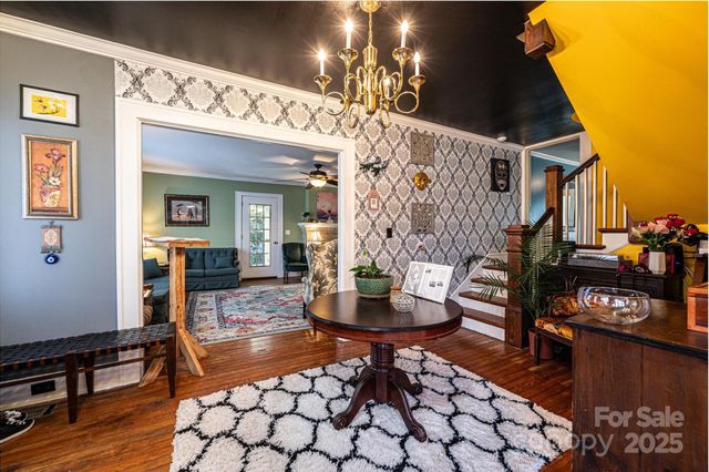 221 3rd Street NE, Hickory, NC 28601