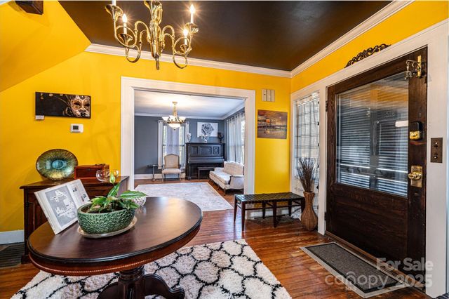 221 3rd Street NE, Hickory, NC 28601