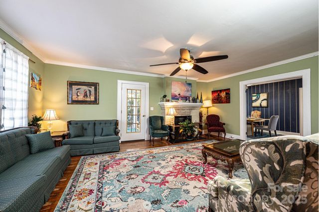 221 3rd Street NE, Hickory, NC 28601