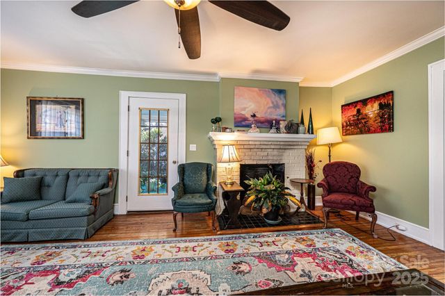 221 3rd Street NE, Hickory, NC 28601