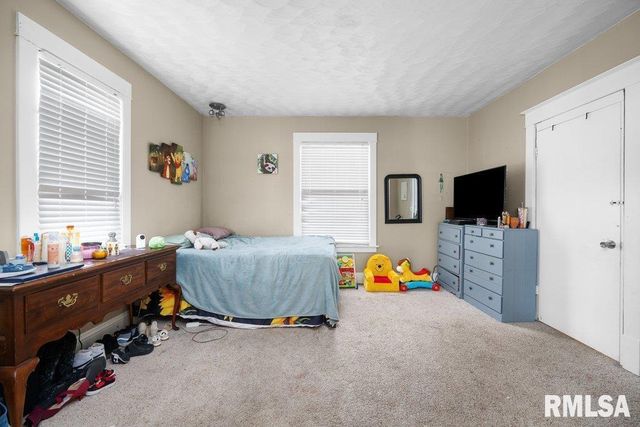 236 43RD Street, Moline, IL 61265