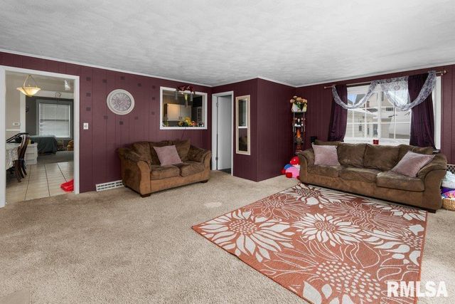 236 43RD Street, Moline, IL 61265