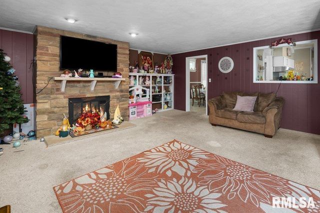 236 43RD Street, Moline, IL 61265