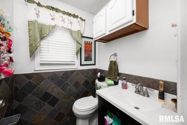 236 43RD Street, Moline, IL 61265