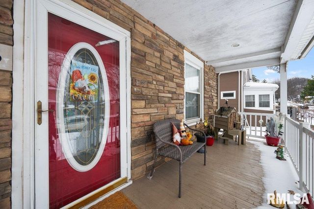 236 43RD Street, Moline, IL 61265