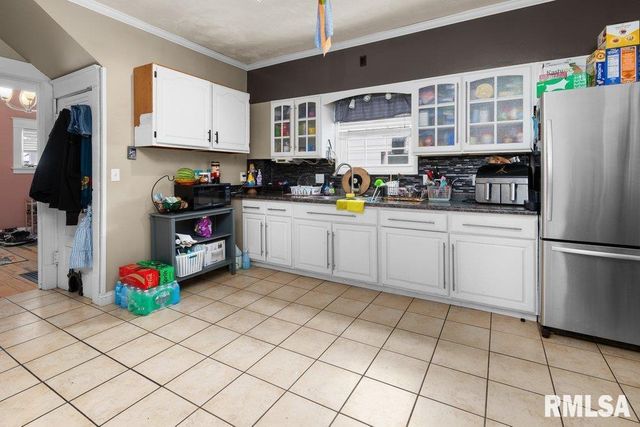 236 43RD Street, Moline, IL 61265