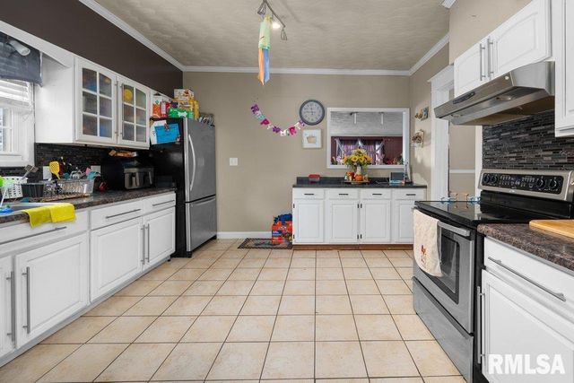 236 43RD Street, Moline, IL 61265