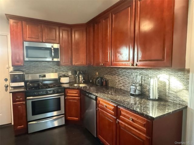 1013 Merriam Road, Bay Shore, NY 11706