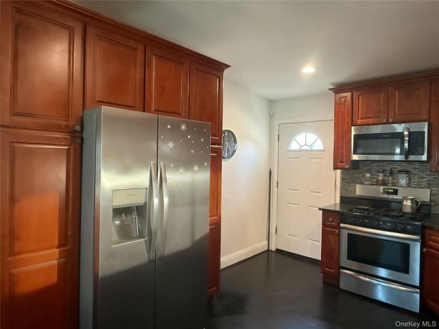 1013 Merriam Road, Bay Shore, NY 11706