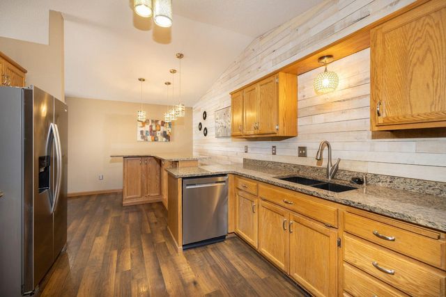 1618 Suntree Dr, West Fargo, ND 58078