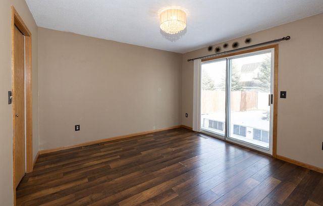 1618 Suntree Dr, West Fargo, ND 58078