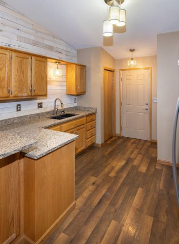 1618 Suntree Dr, West Fargo, ND 58078