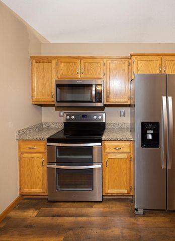 1618 Suntree Dr, West Fargo, ND 58078