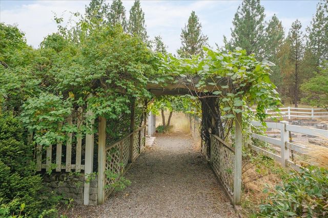 13626 N Friendship Ln, Nine Mile Falls, WA 99026