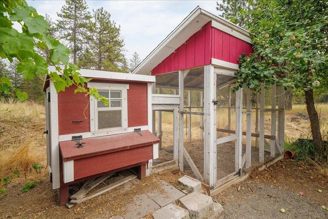 13626 N Friendship Ln, Nine Mile Falls, WA 99026