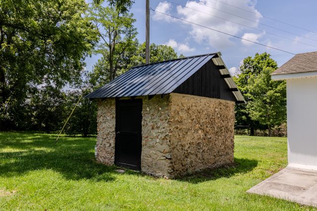 334 N Robin Hood Rd, Doyle, TN 38559