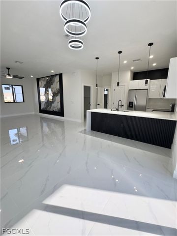 1810 NE 6th PL, Cape Coral, FL 33909